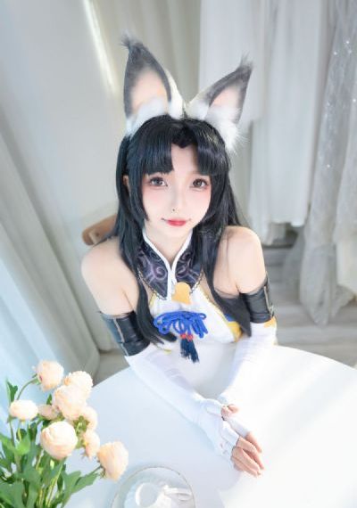 森林里的熊先生在冬眠
